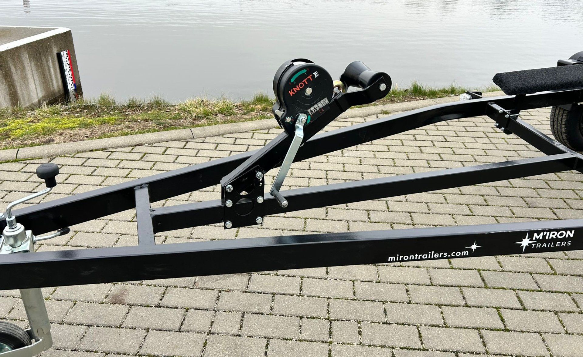 Przyczepa pod skutery wodne MT751
