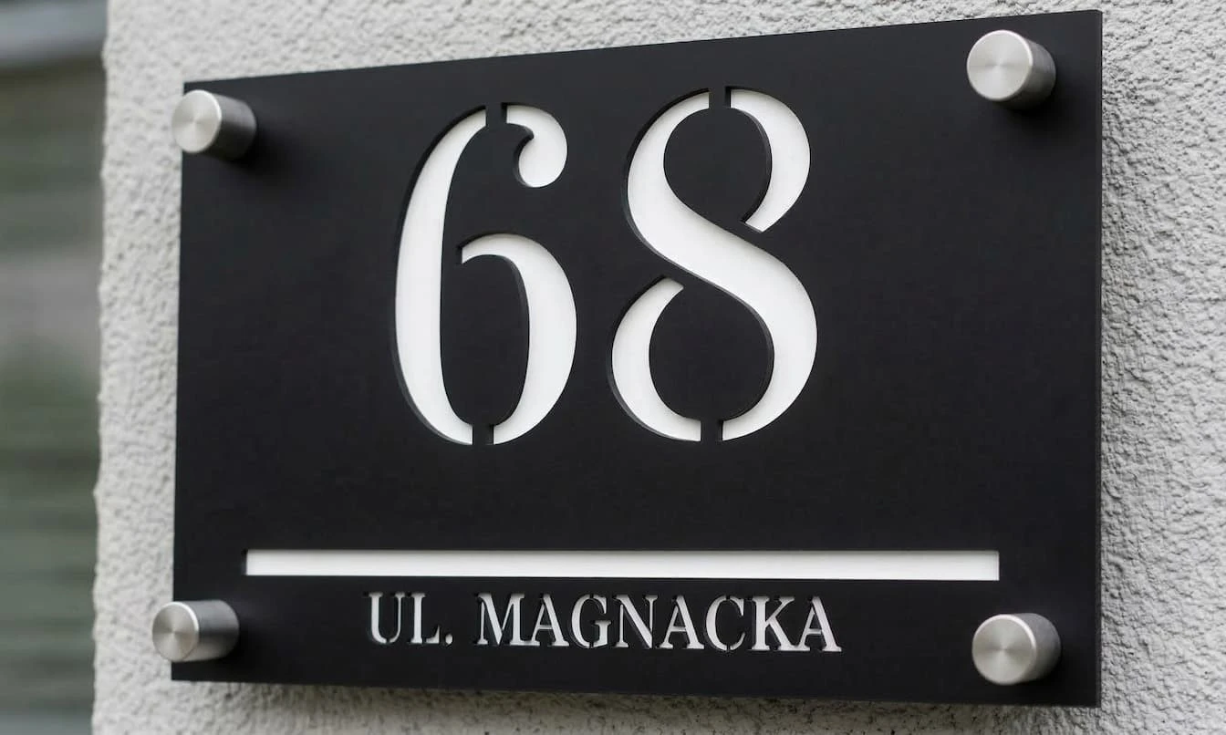 Tabliczka adresowa 30/20cm czarna białe napisy