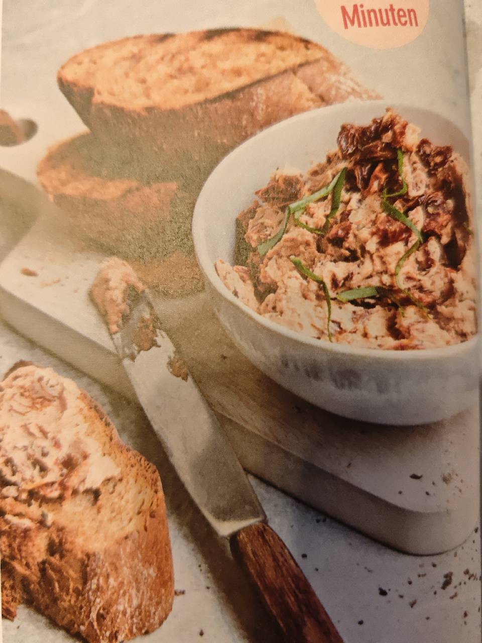 Tomatenaufstrich mit Lauchzwiebeln
