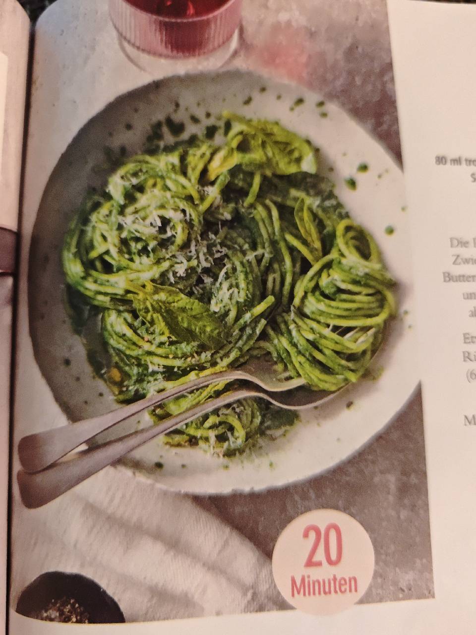 Spaghetti mit Parmesan-Spinatsauce