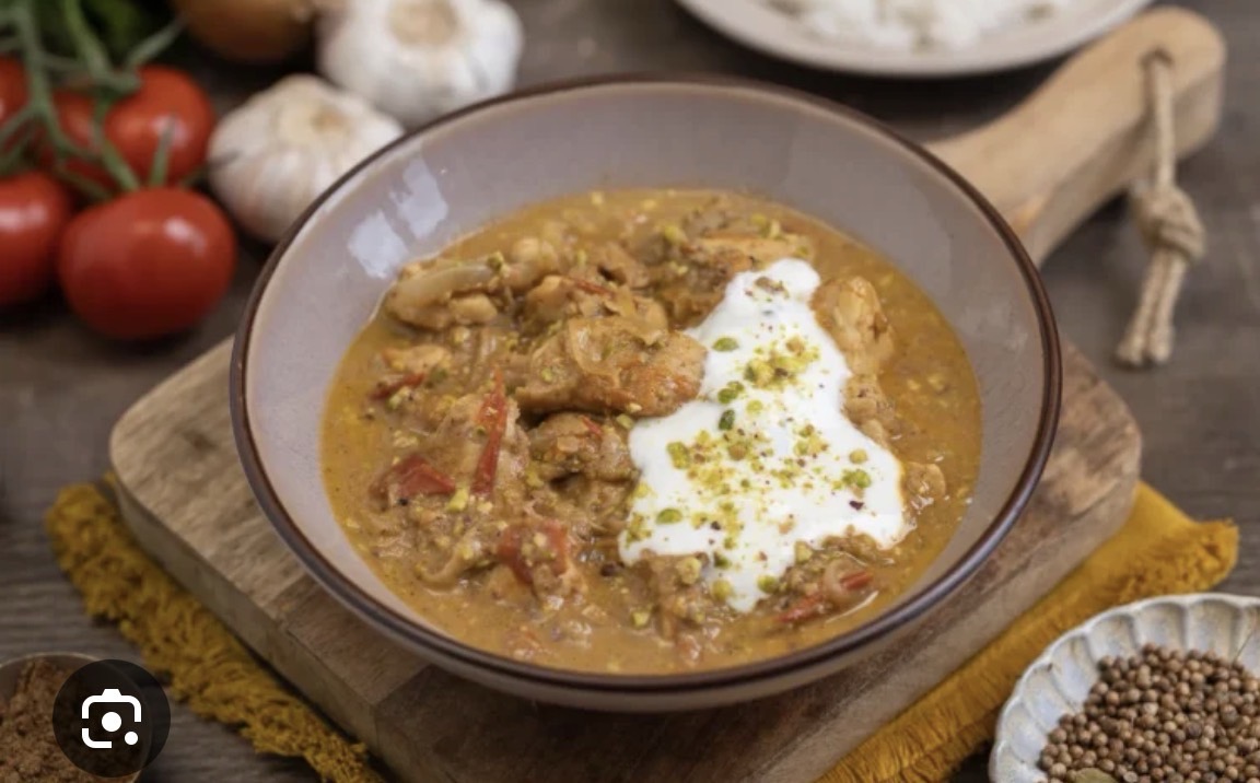 Pollo en salsa de cebolla caramelizada