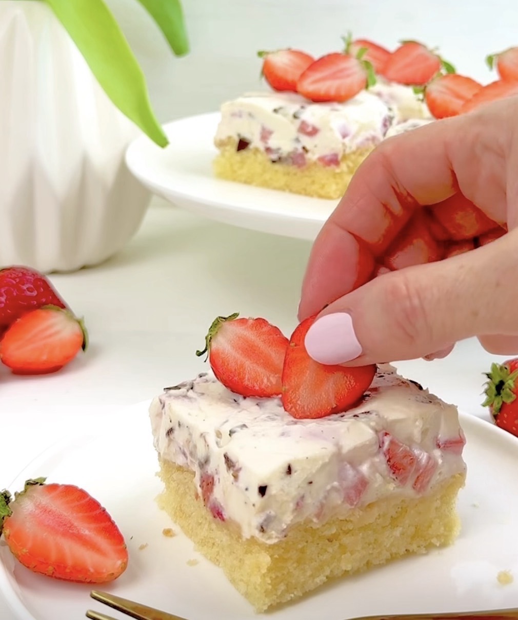 Strawberry Fanta Cake