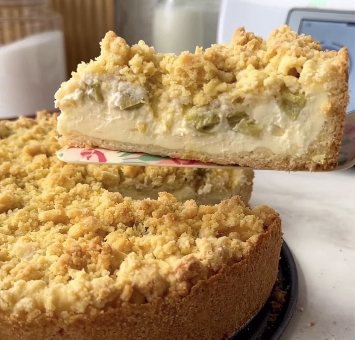 Rhubarb Crumble Cake