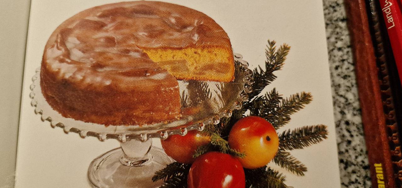 Glasierter Apfelkuchen