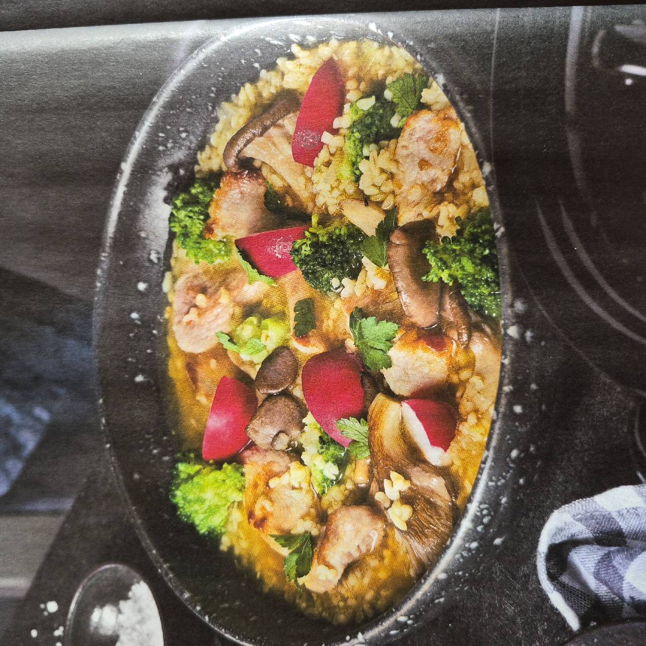 Puteneintopf mit Austernpilzen und Bulgur