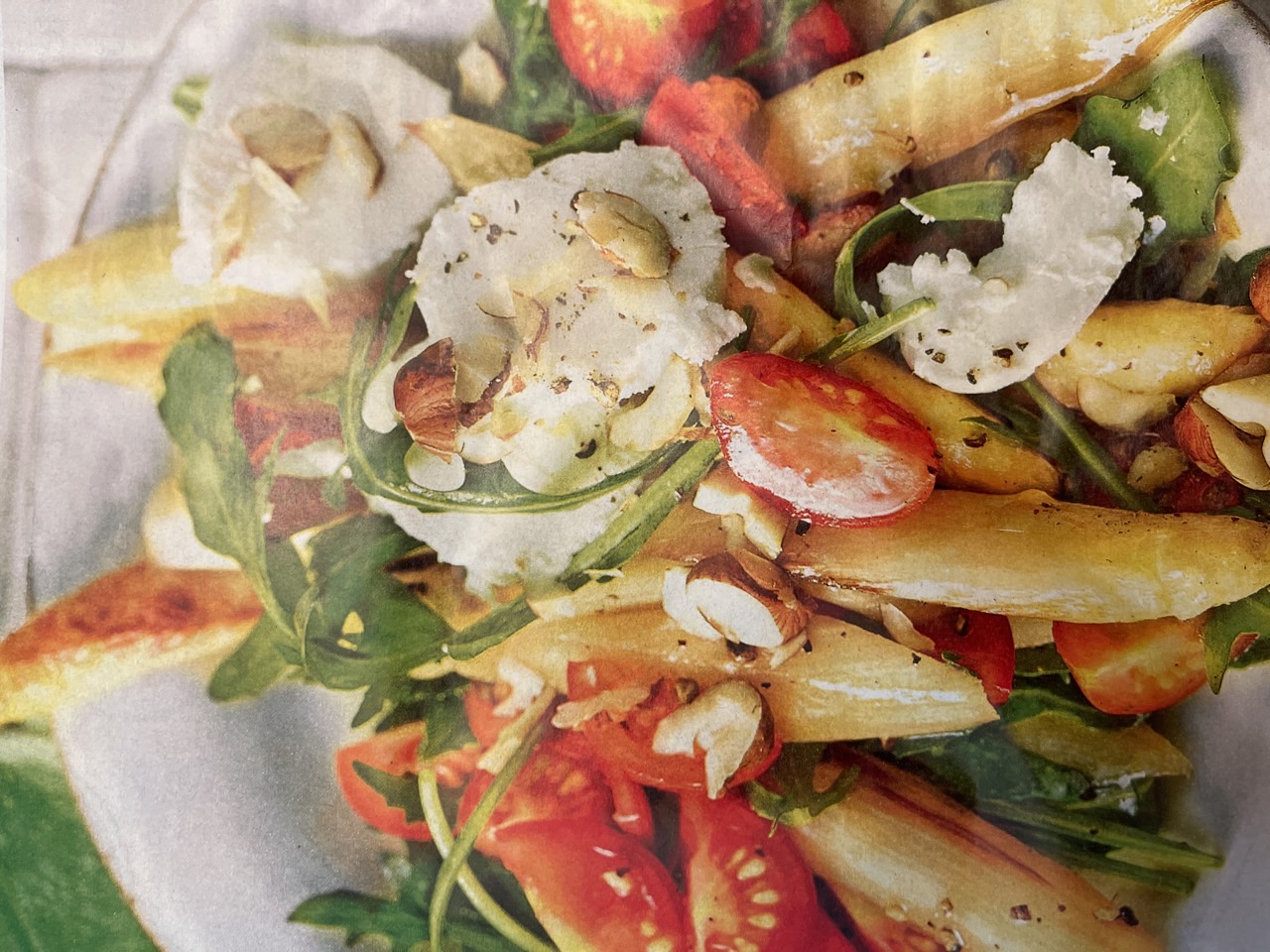 Frühlingssalat mit Nüssen