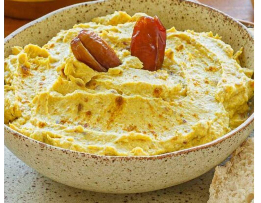 Datteldip mit Curry und Frischkäse