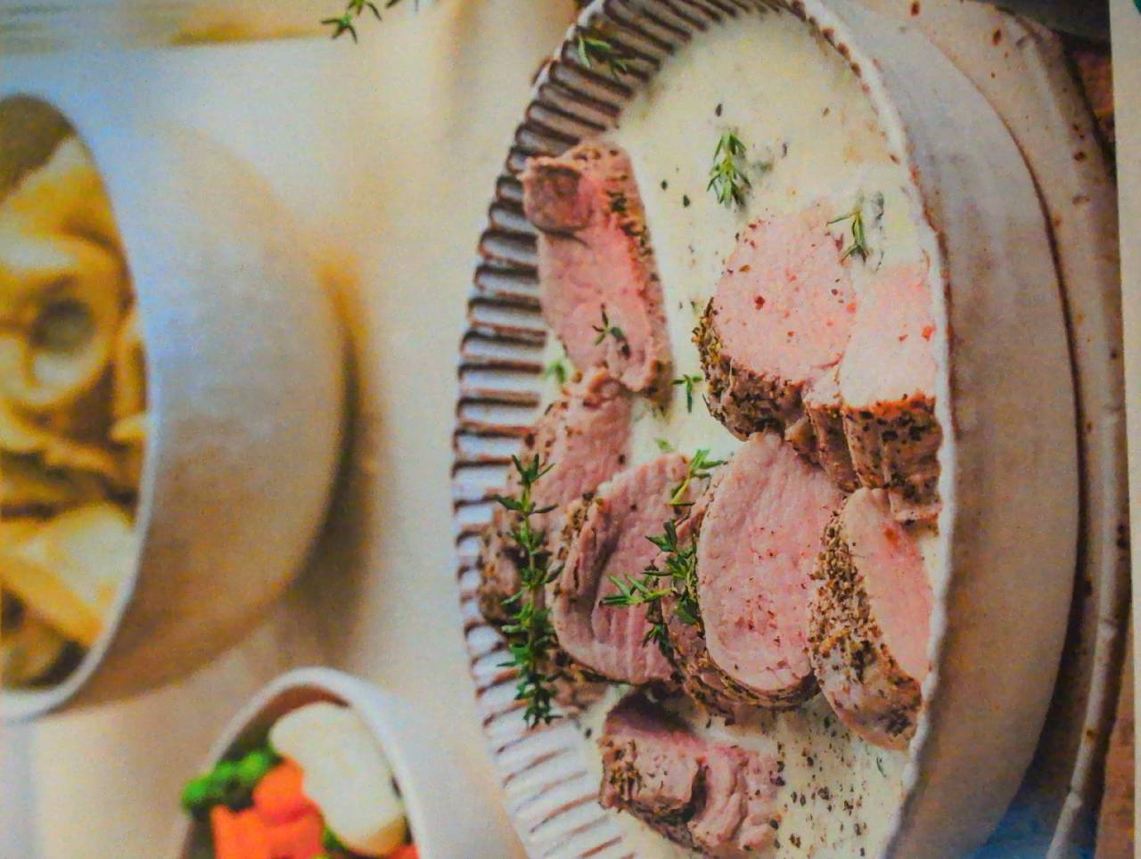 Schweinefilet mit Gorgonzolasoße und Tortellini