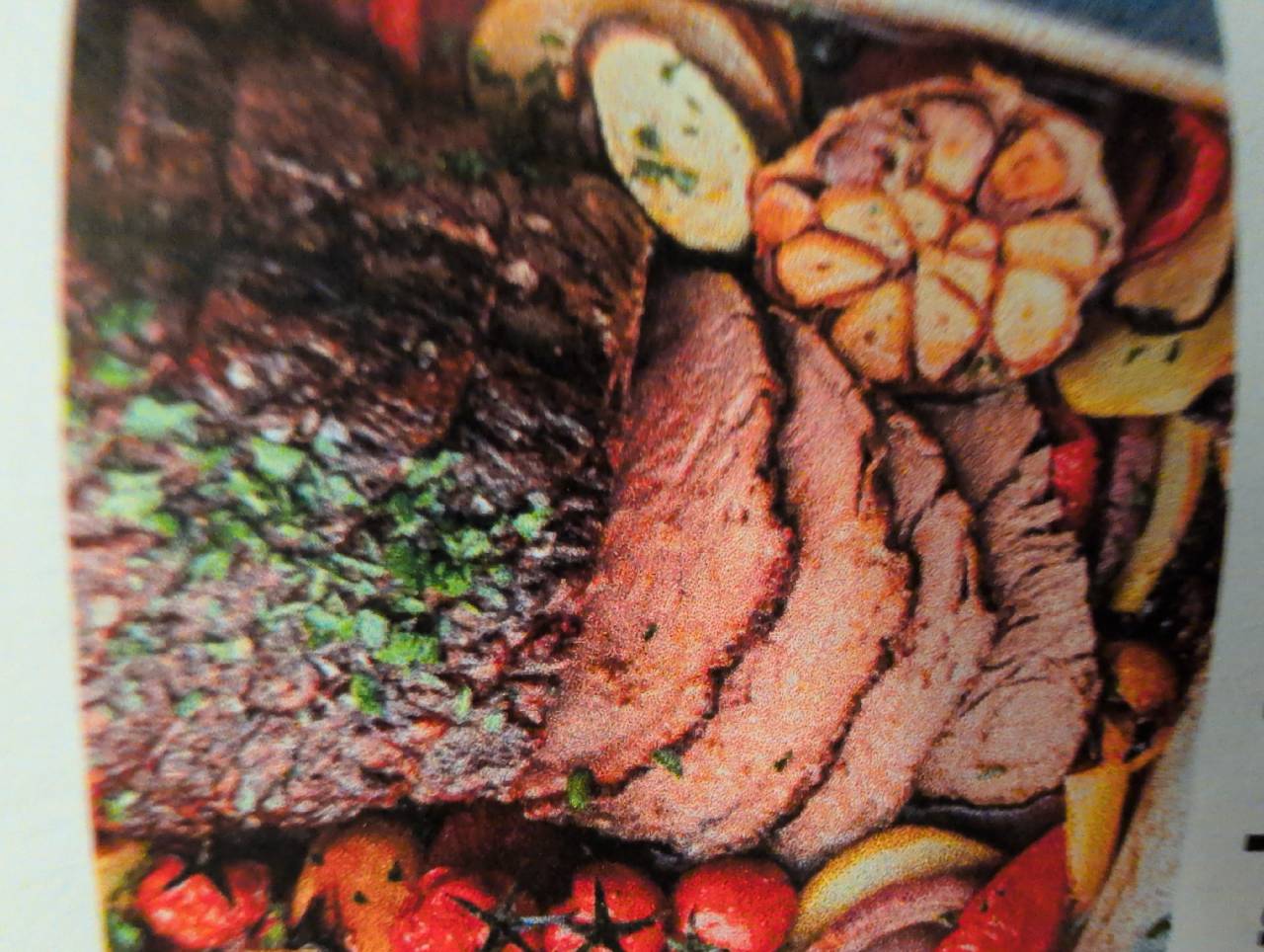 Rinderbraten mit Knoblauch und Tomaten