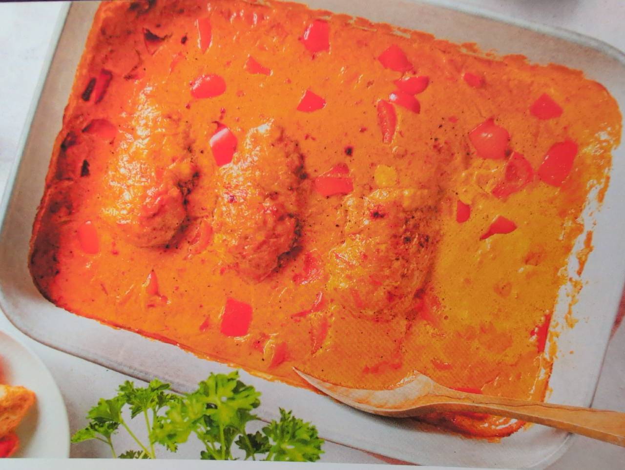 Ofenhähnchen mit Paprikarahm