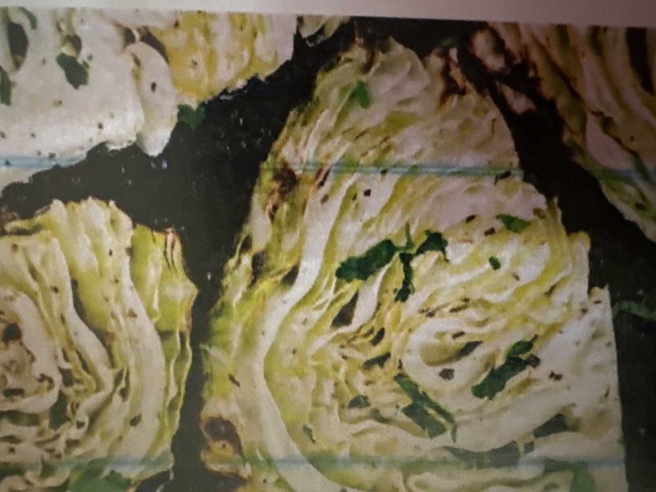 Kohl mit weißen Bohnen und pochiertem Ei