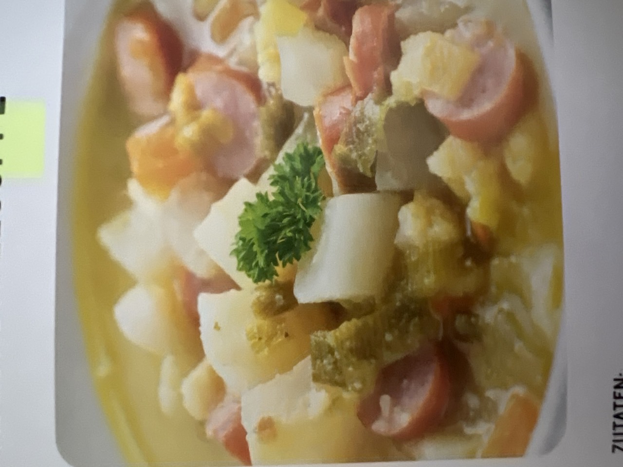 Gemüsesuppe mit Würstchen