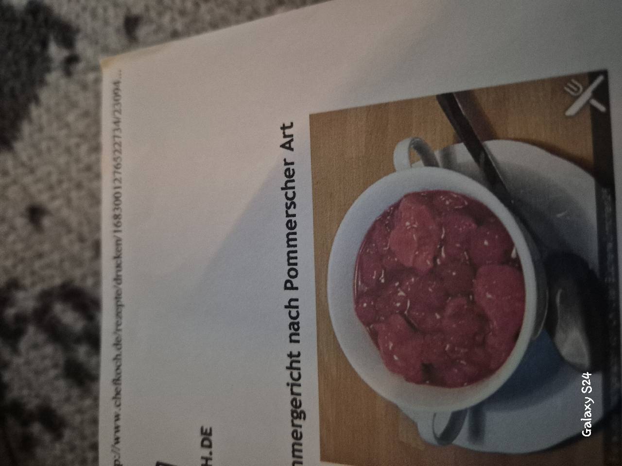 Kirschsuppe mit Klößchen