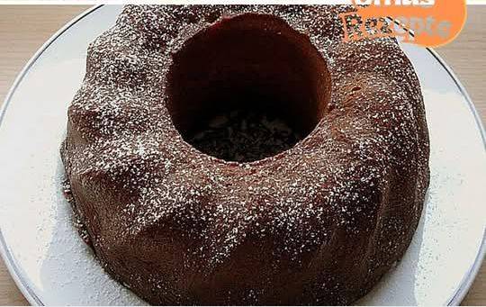 Schokoladenkuchen mit Vanillepudding