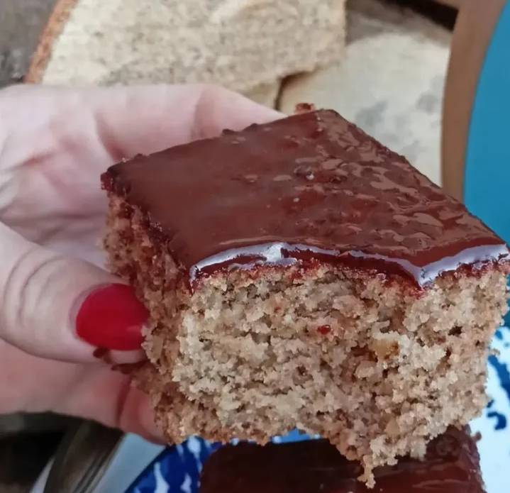 Apfel-Walnuss-Grießkuchen