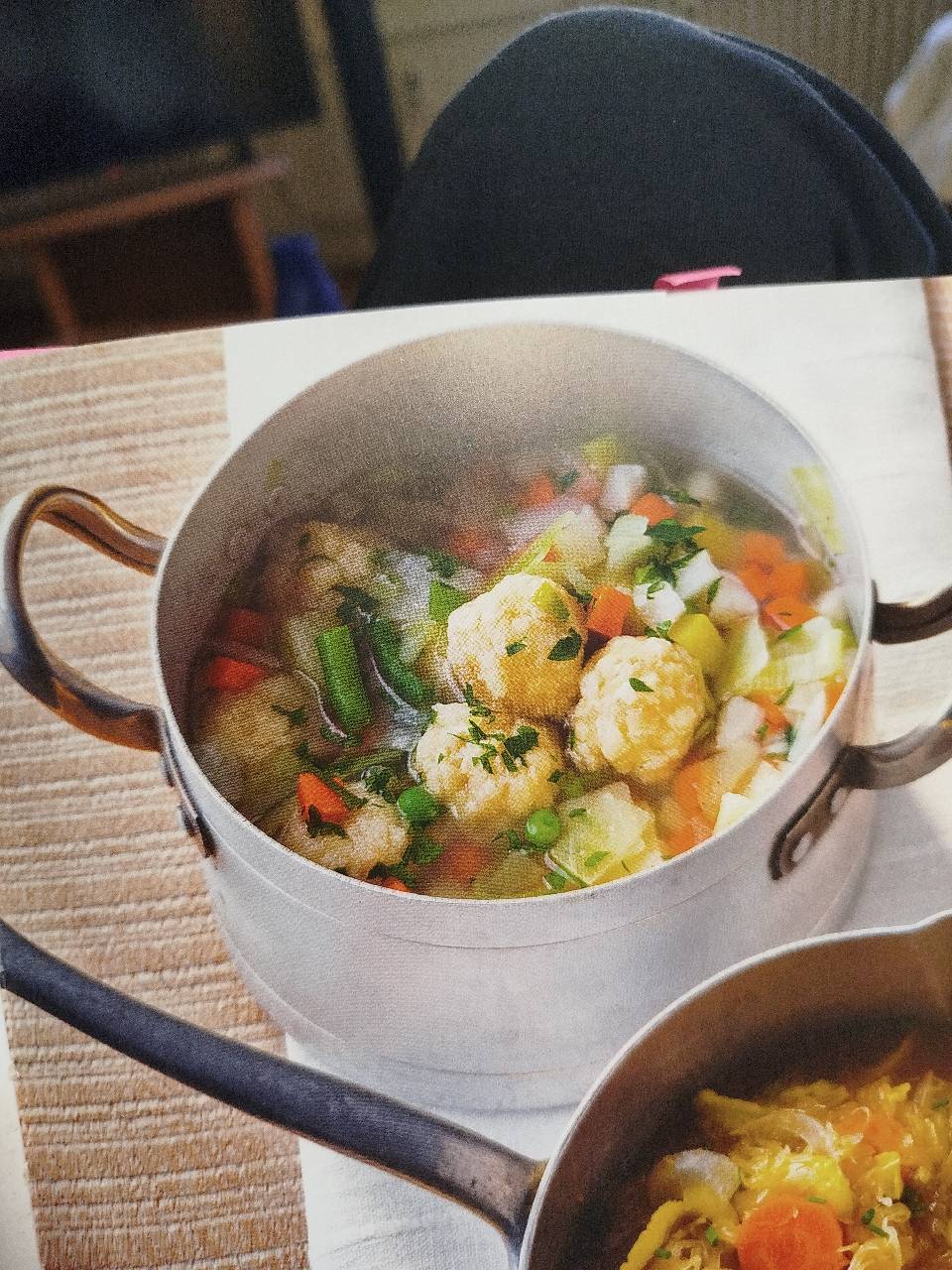 Gemüse-Eintopf mit Semmelknödeln