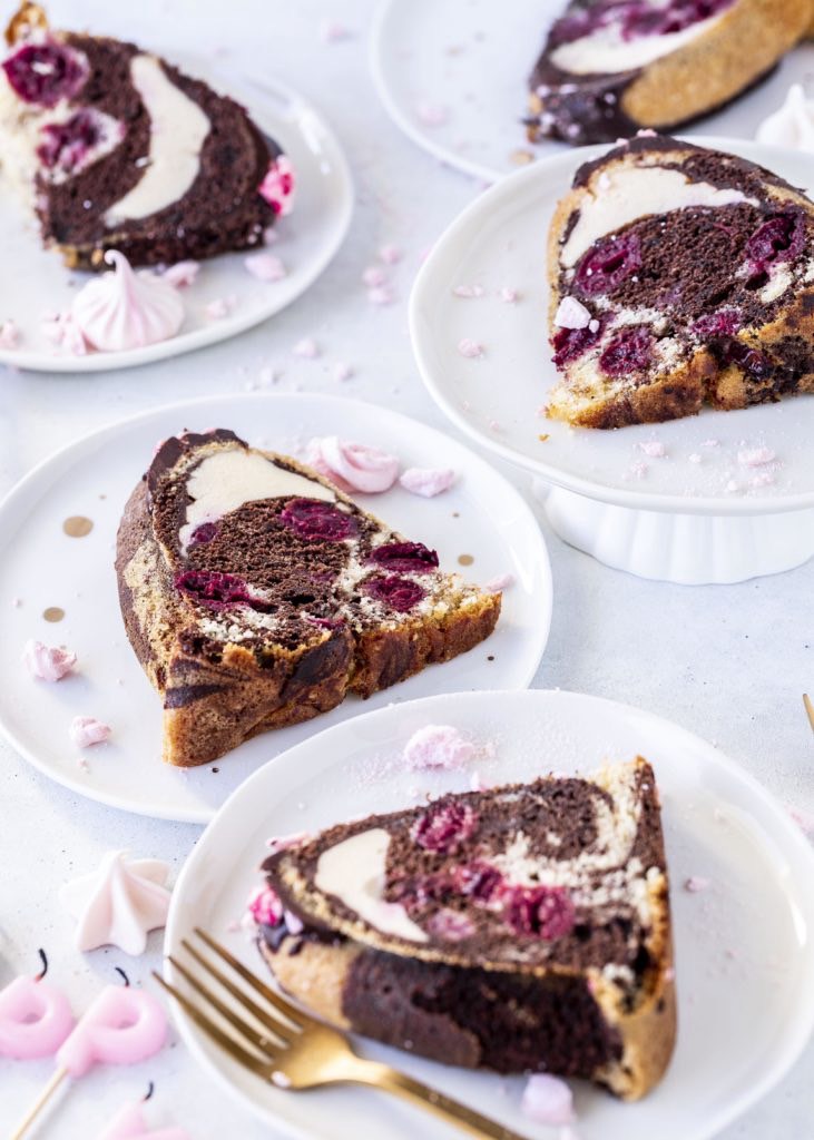 Donauwellen-Gugelhupf mit Cheesecakefüllung