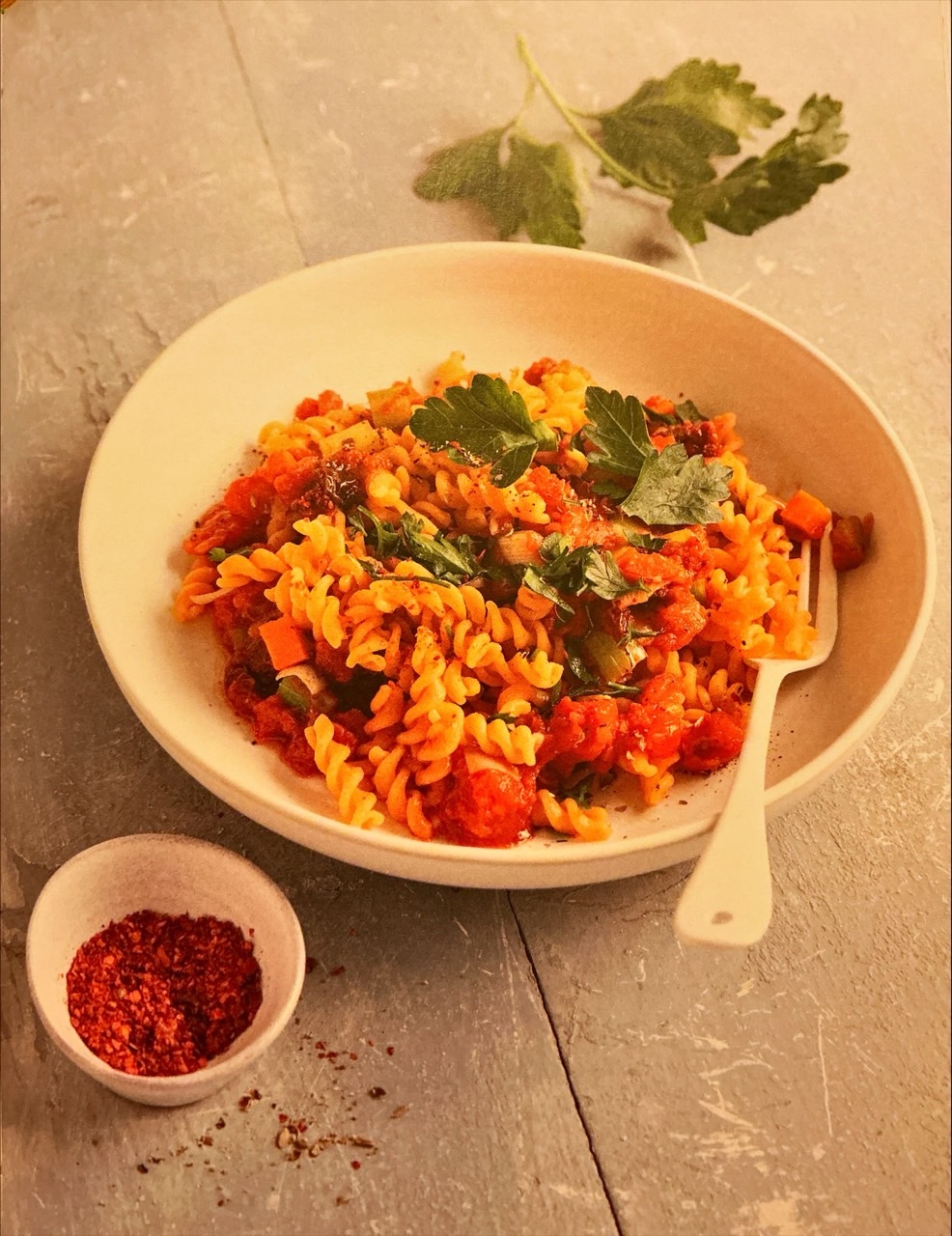 Linsenpasta mit Veggie-Bolognese