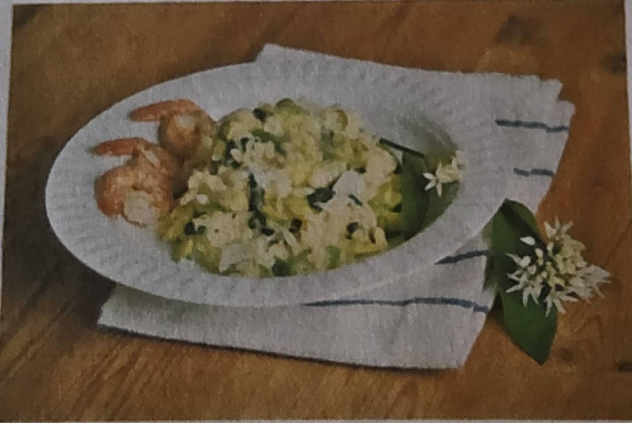 Bärlauch-Risotto mit Ziegenkäse und grünem Spargel