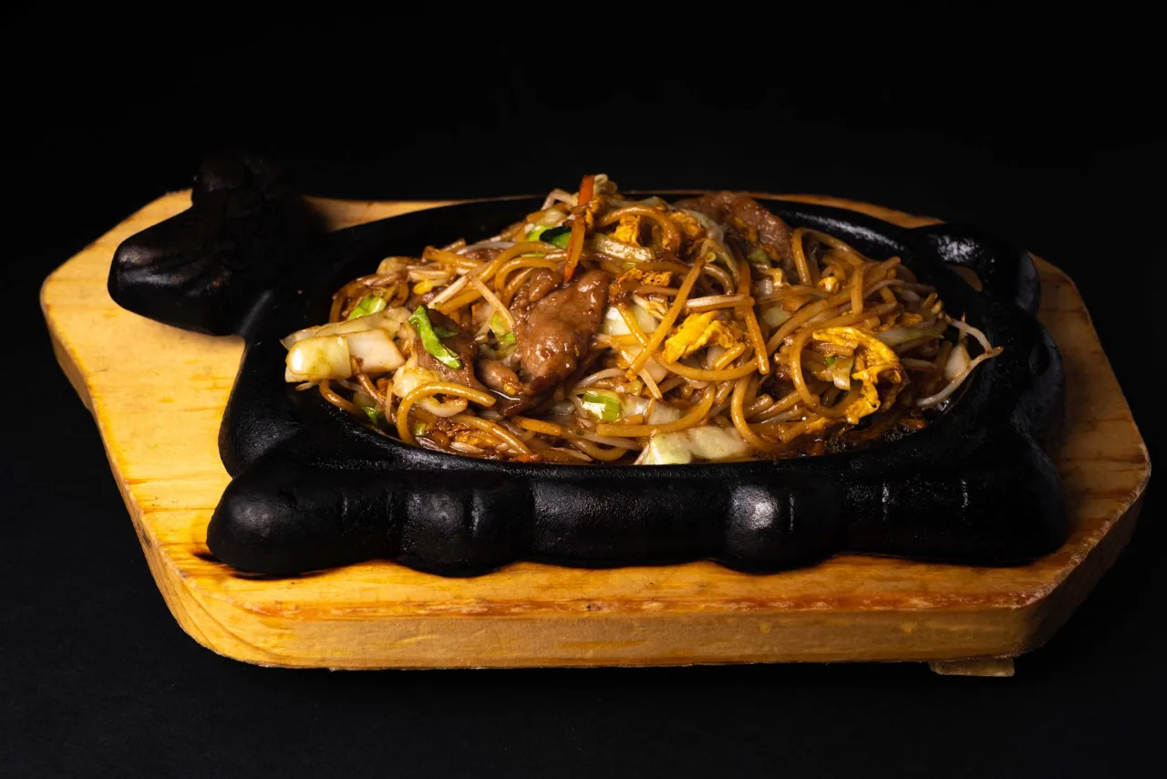 Receita de Yakisoba Tradicional Japonês: O Segredo do Molho Caseiro e Passo a Passo