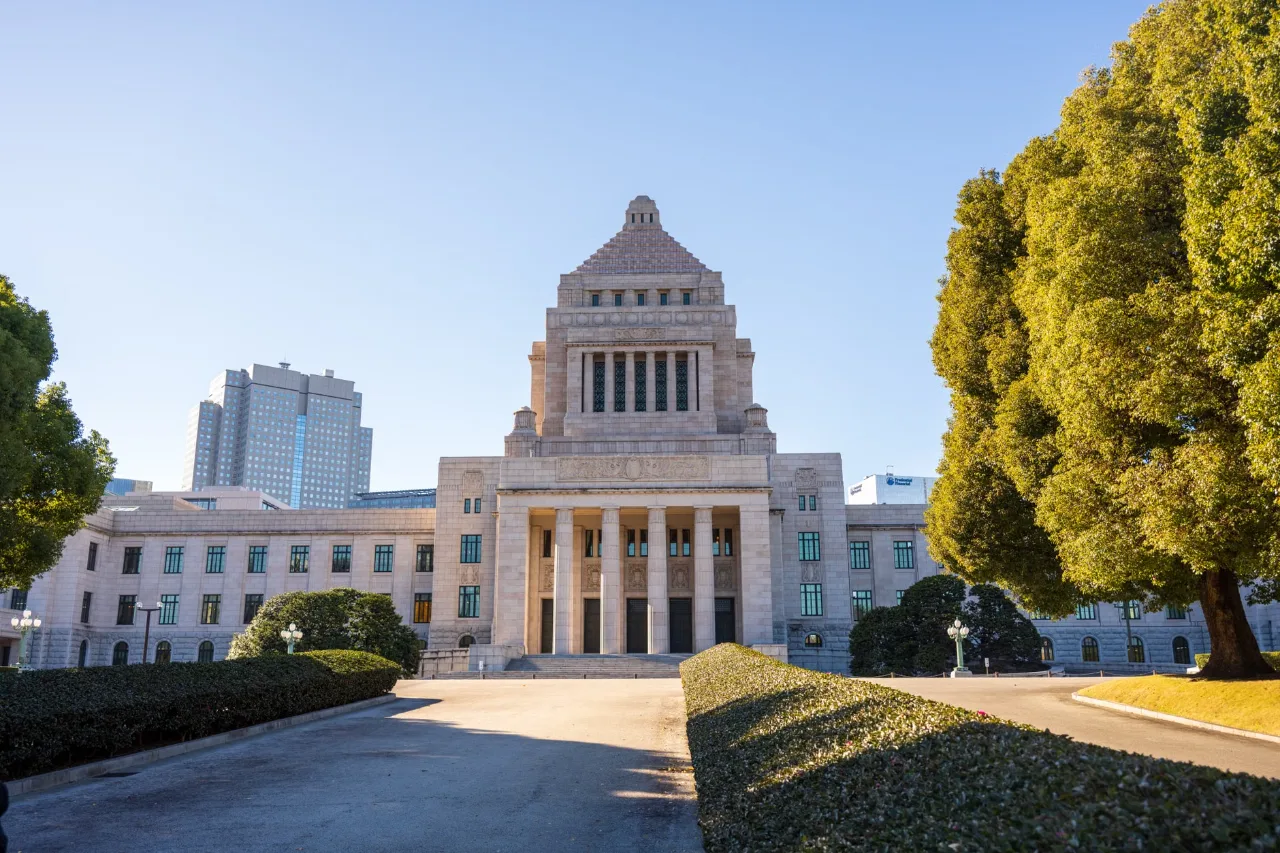 Primeira-Ministra do Japão: Quem Governa o País e o Marco Histórico da Política Japonesa