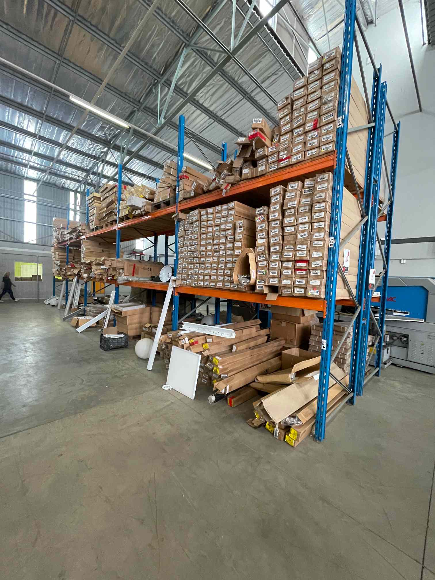 CONTENTS ON 2 X SHELVES: QTY LIGHTFITTINGS, LIGHTS, PANELS, PARTS, LAMPSHADES,  ETC