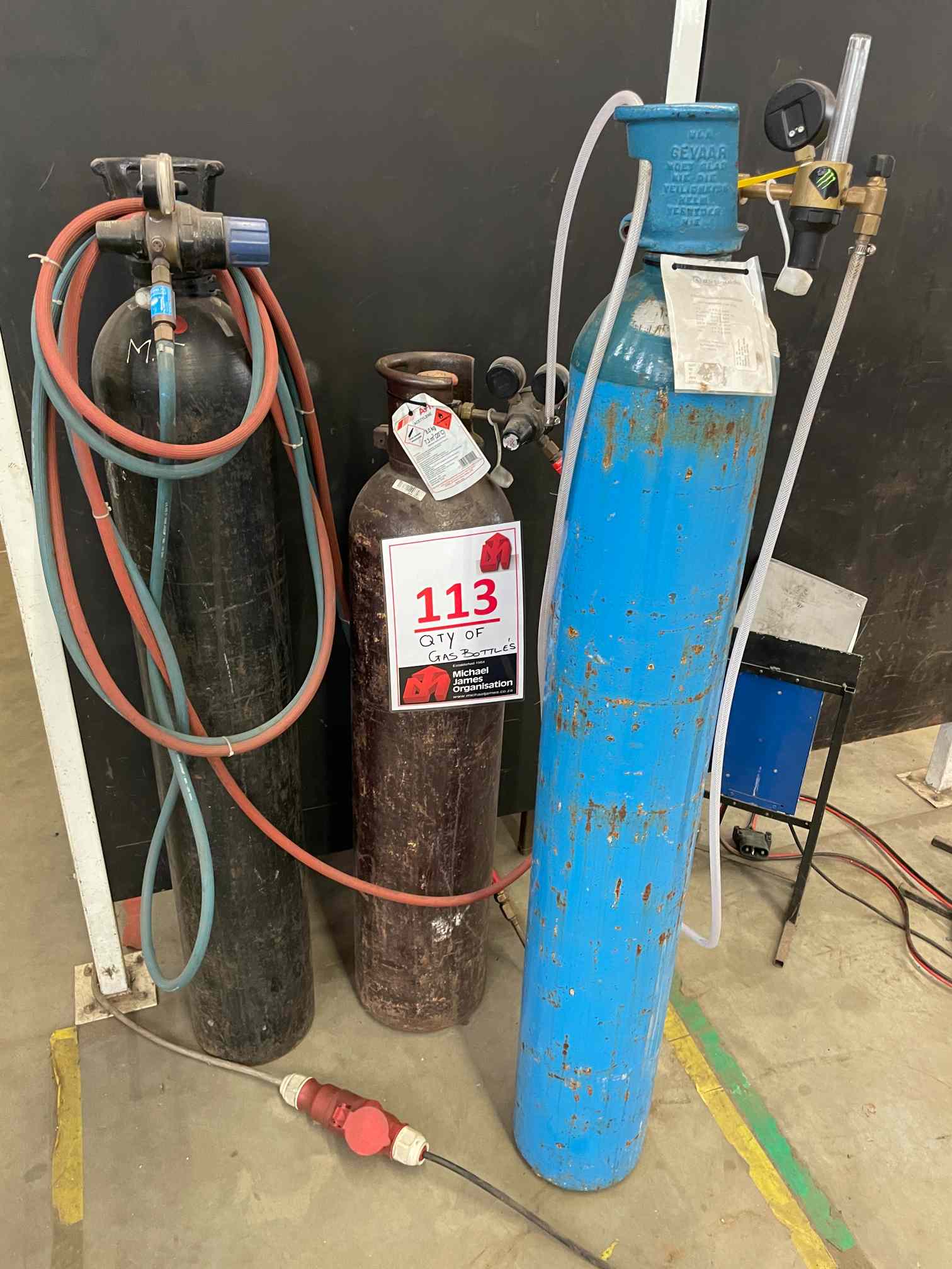 QTY GASS BOTTLES & PIPING