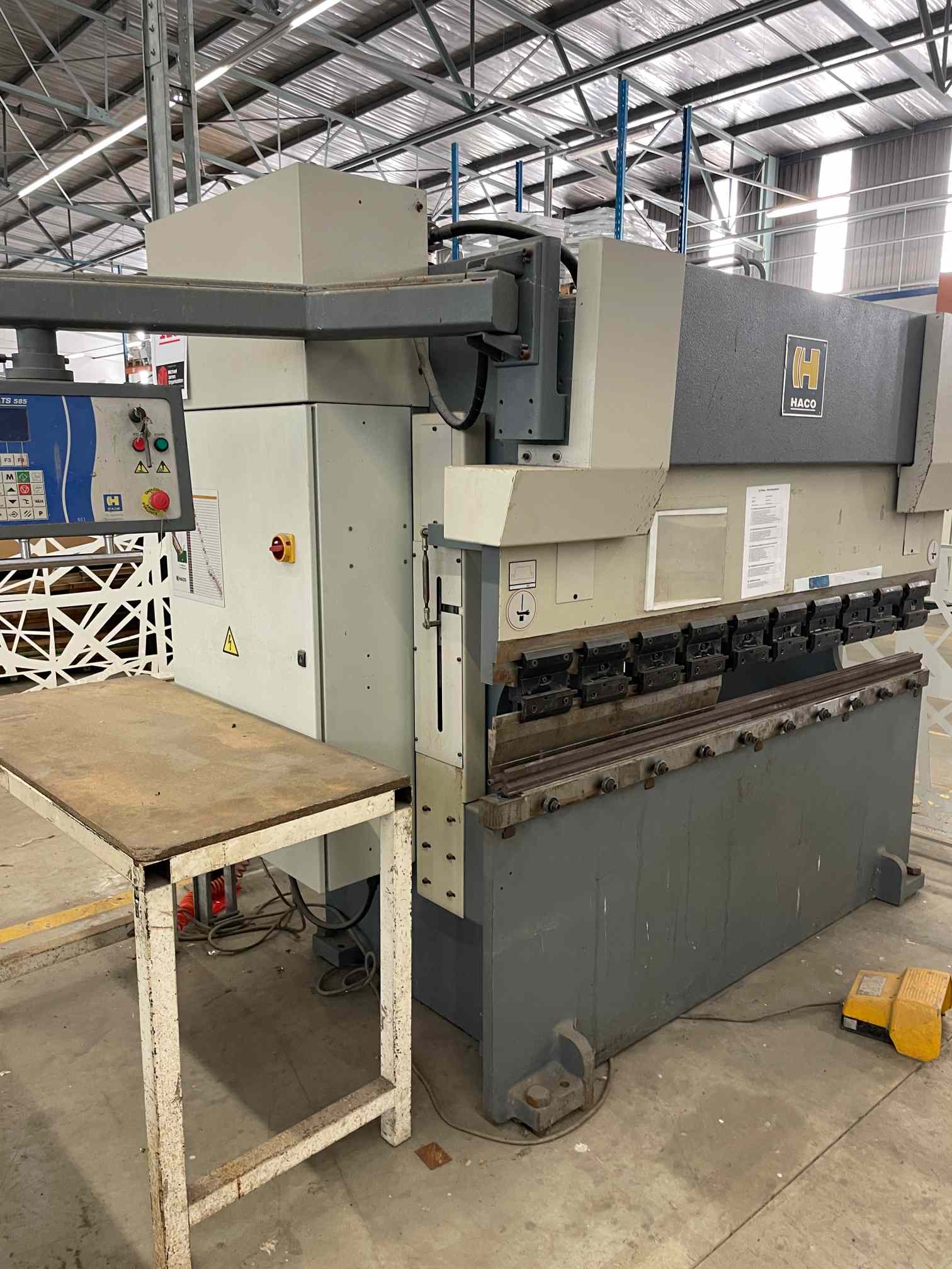 HACO HYDRAULIC BENDING MACHINE MODEL - ERMS 20040 SN: 83584 MANF DATE: 2012 WITH QTY JIGS