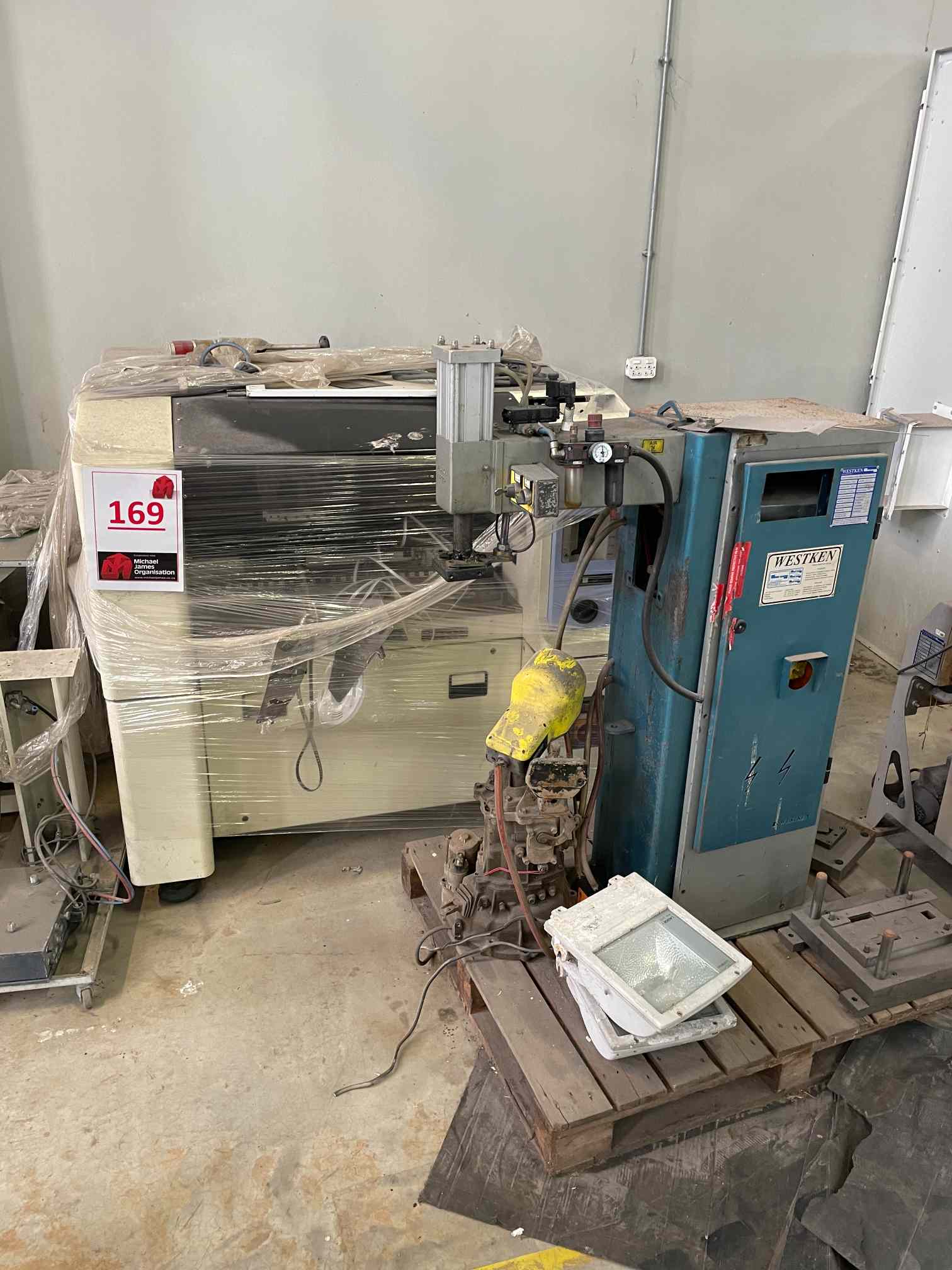 CP40 FORMING/MOULDING MACHINE