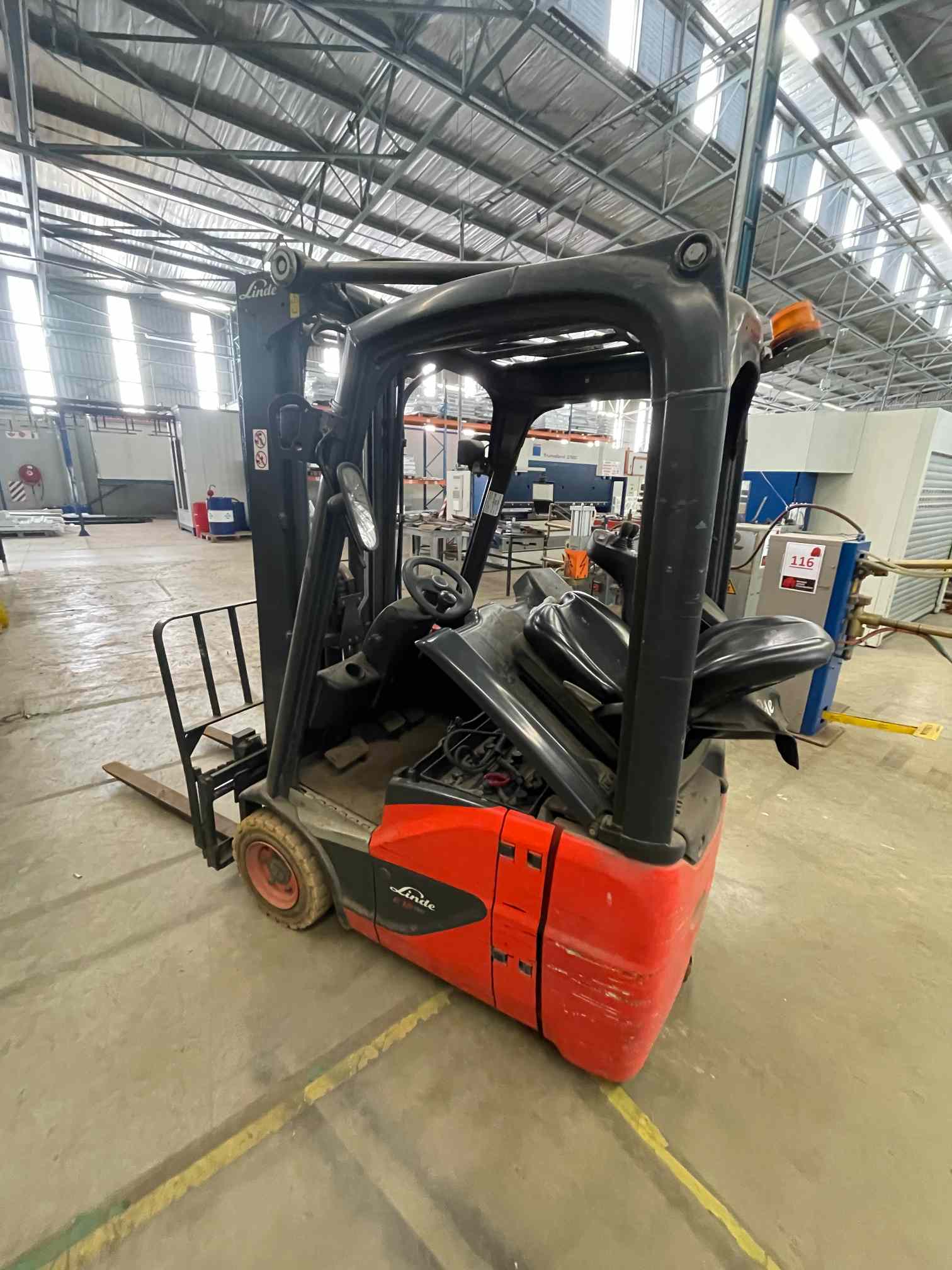 LINDE FORKLIFT (GAS)
HOURS: TBC