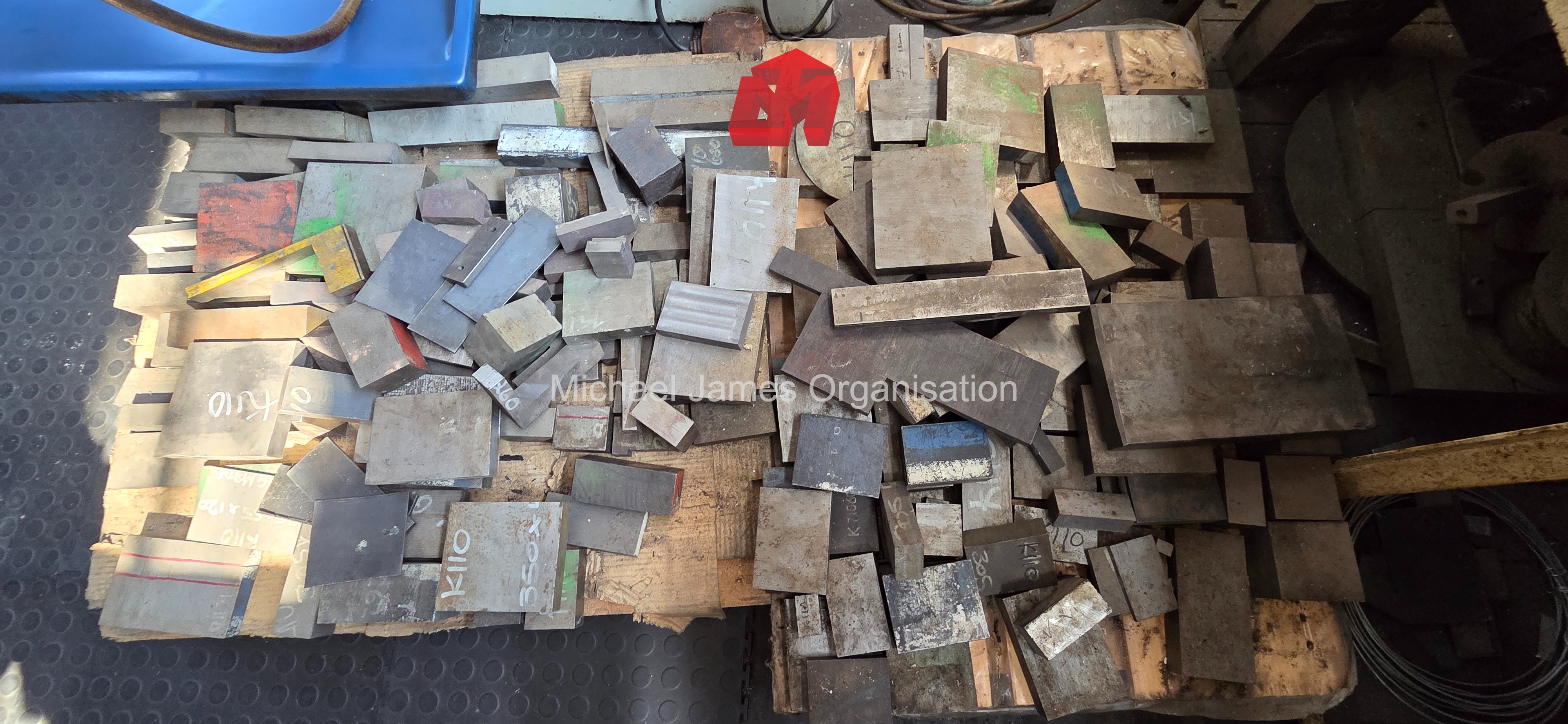Shelf with Contents and Floor Section thumbnail 2