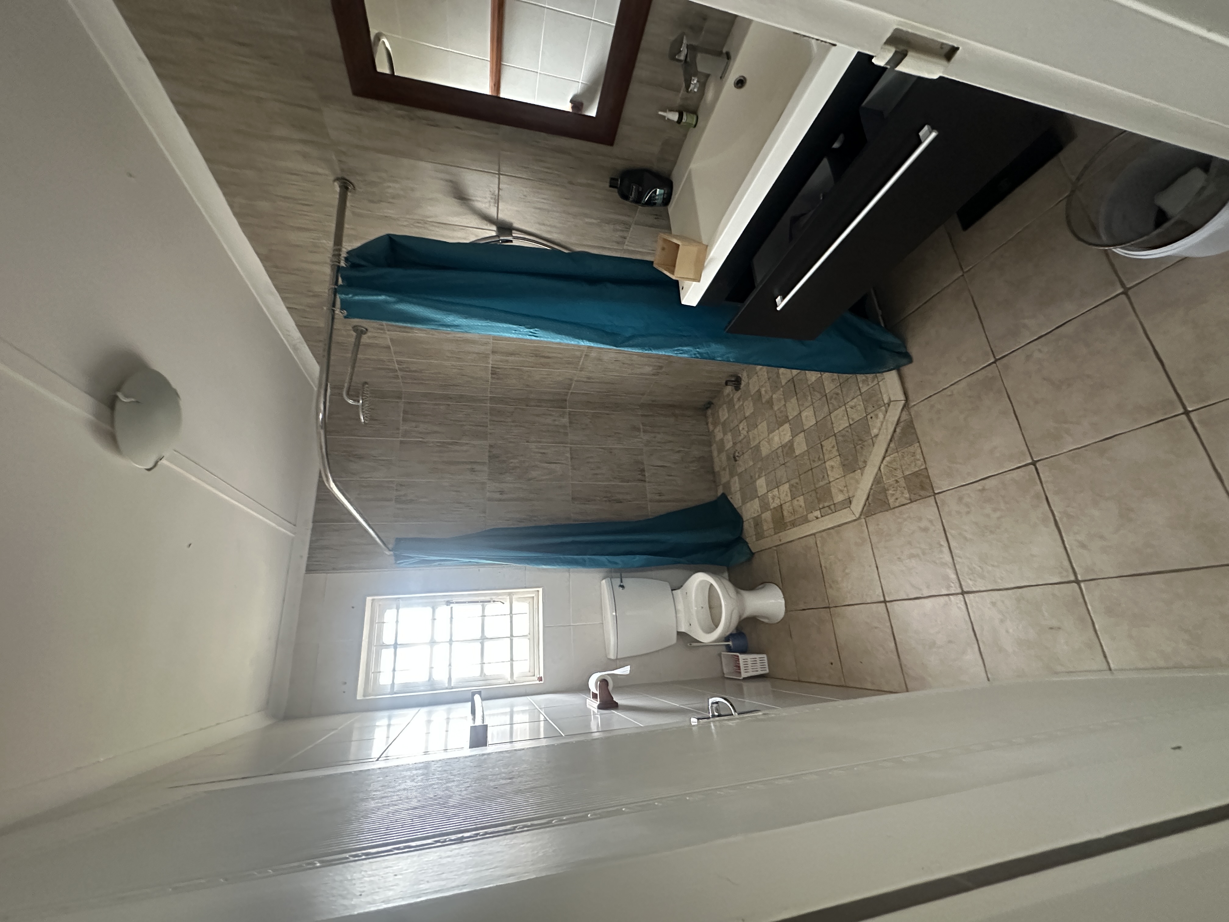 Jeffreys Bay - 3 Bedroom Home + 2 Flatlets thumbnail 3