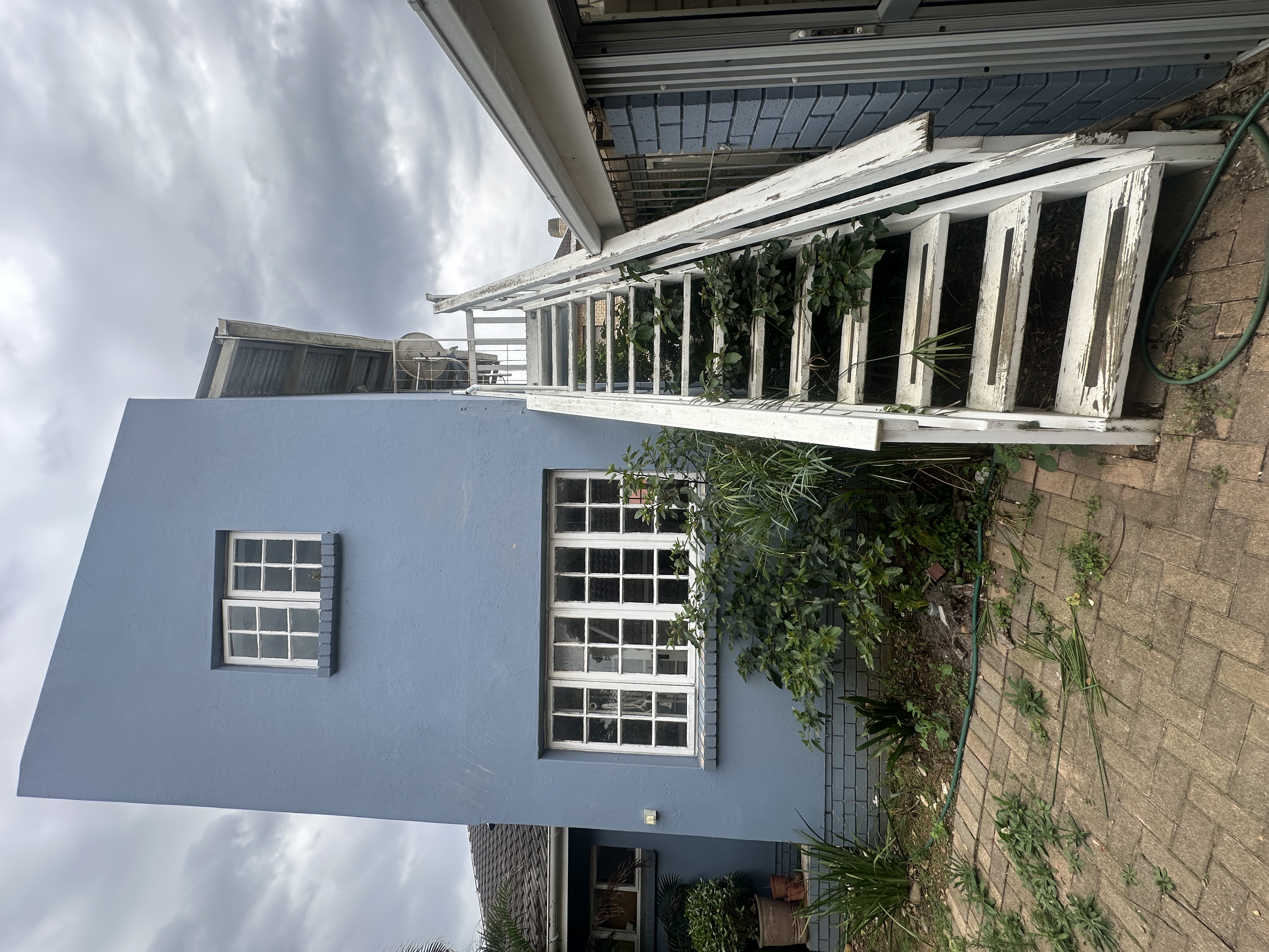 Jeffreys Bay - 3 Bedroom Home + 2 Flatlets thumbnail 2