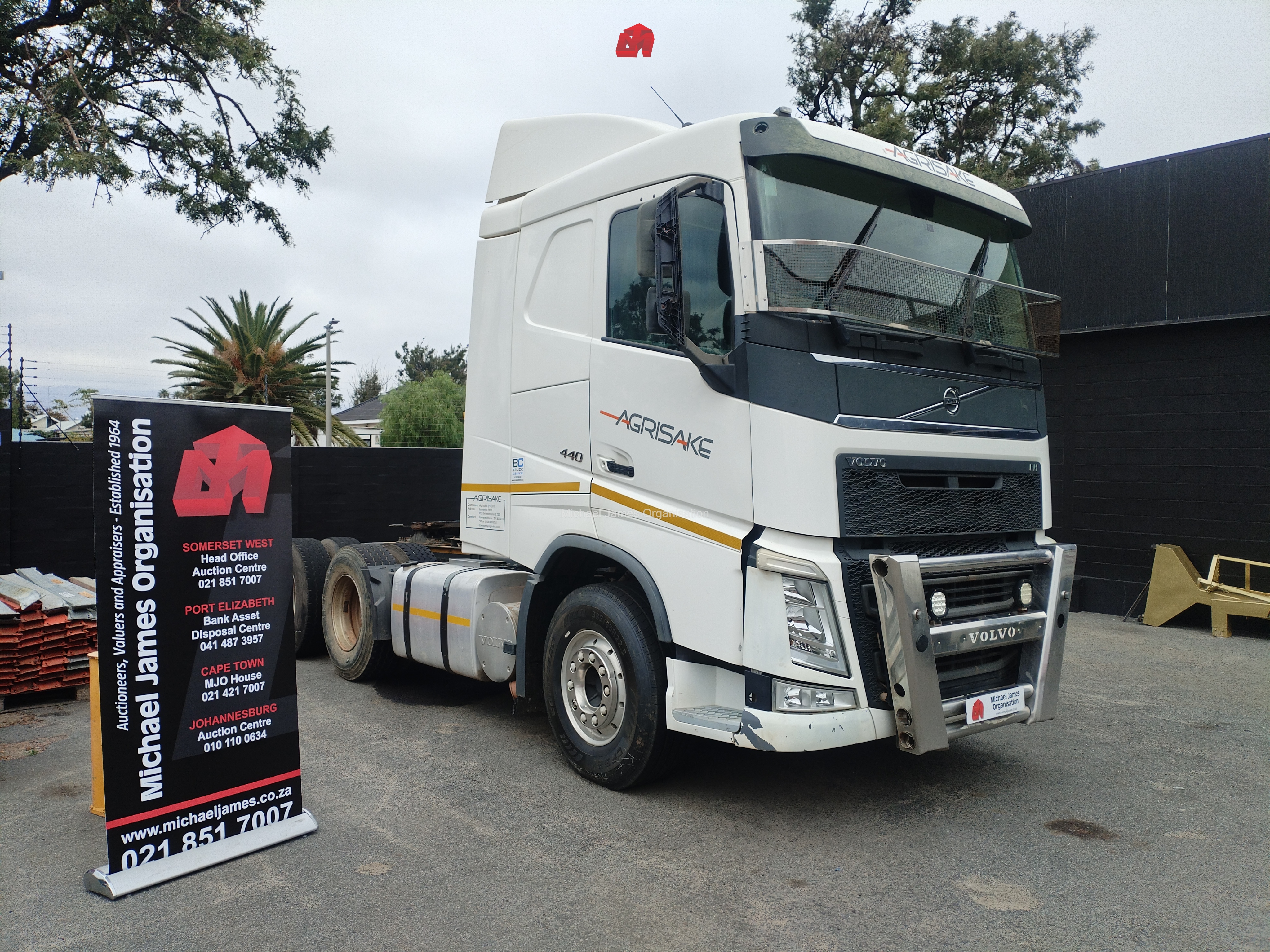 2018 VOLVO FH 440 DOUBLE AXLE TRUCK thumbnail 3