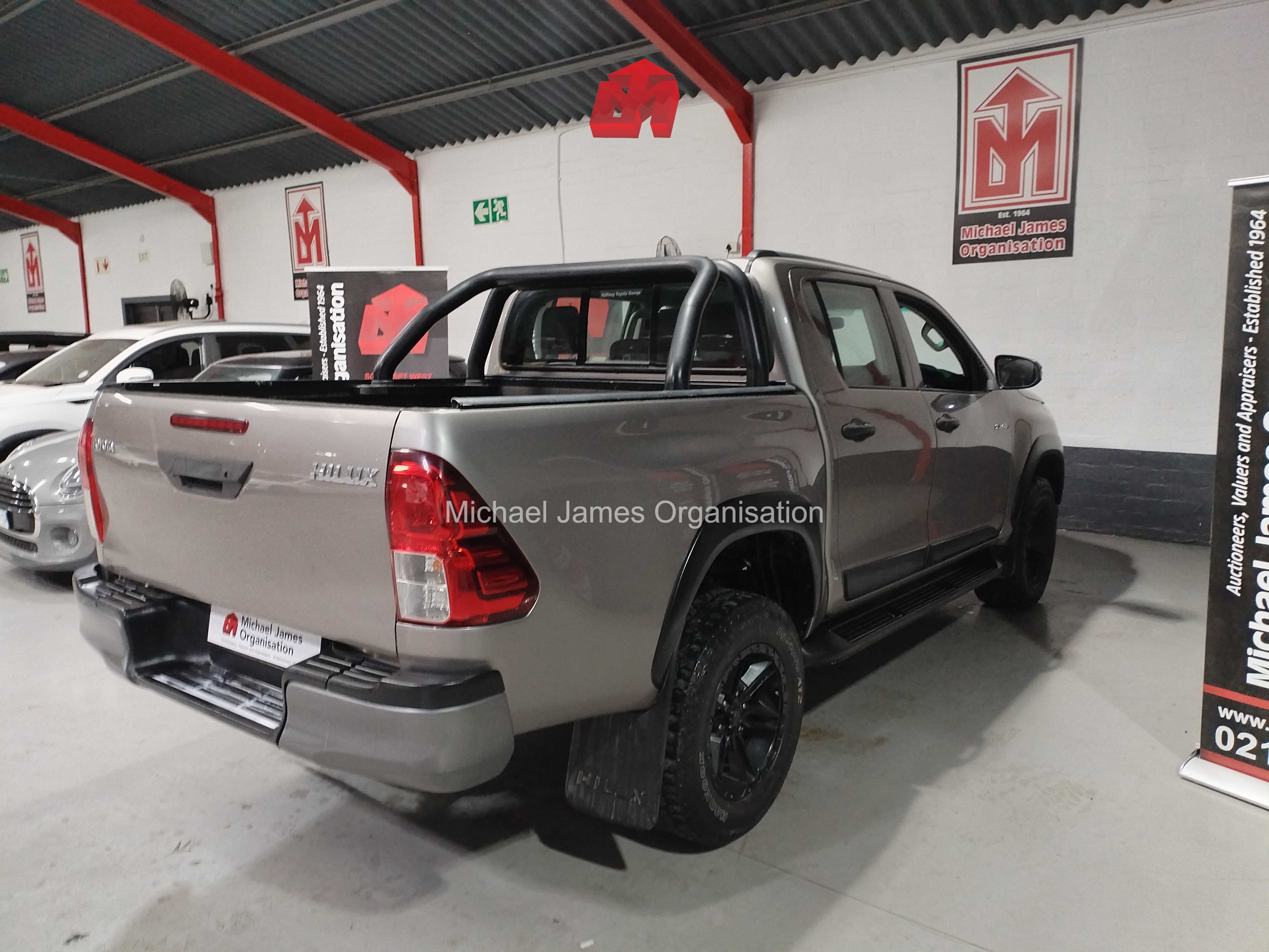 2019 TOYOTA HILUX 2.4 GD-6 SRX 4X4 A/T D/C thumbnail 4