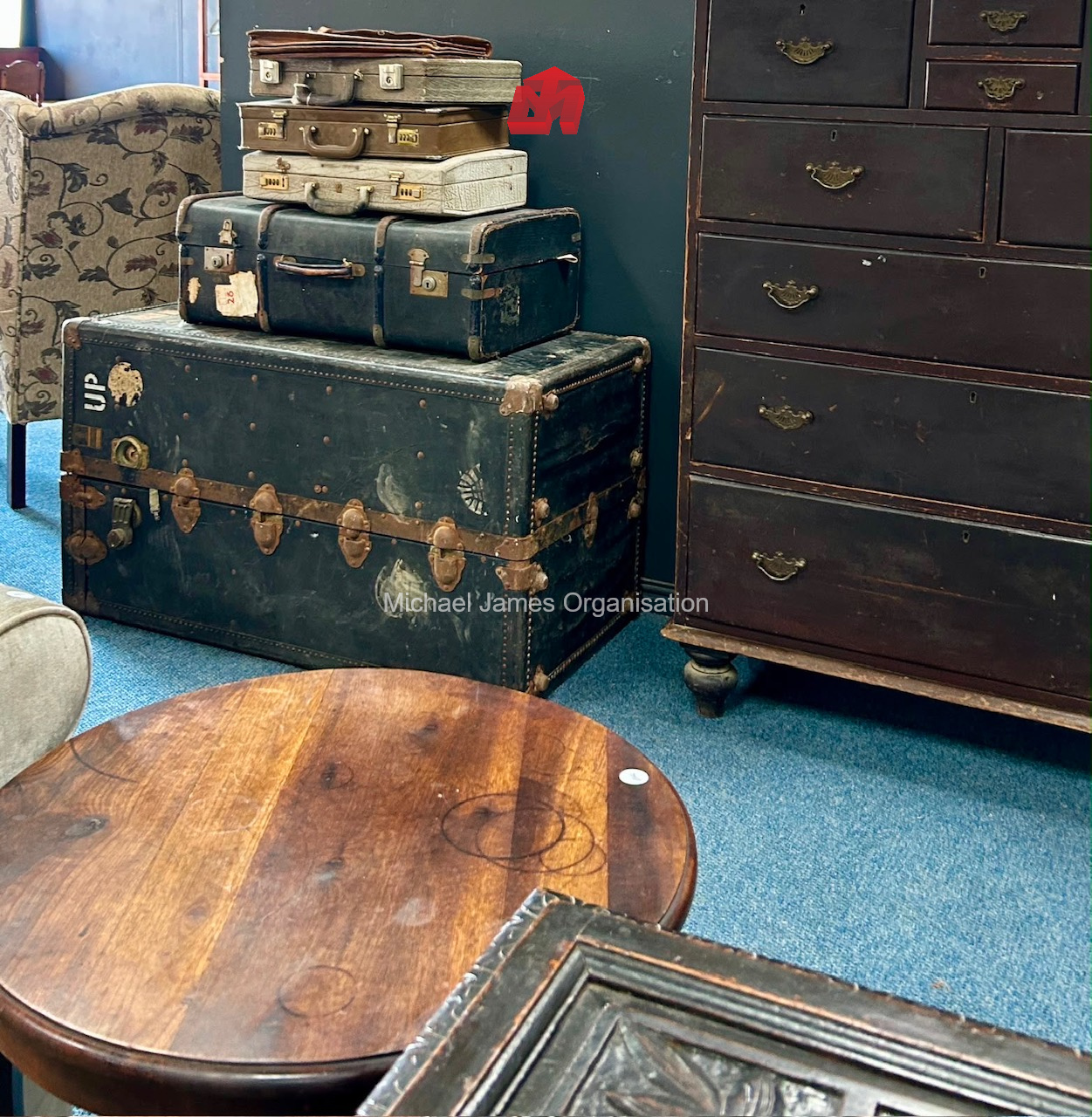 Beautiful Home Furnishings thumbnail 19