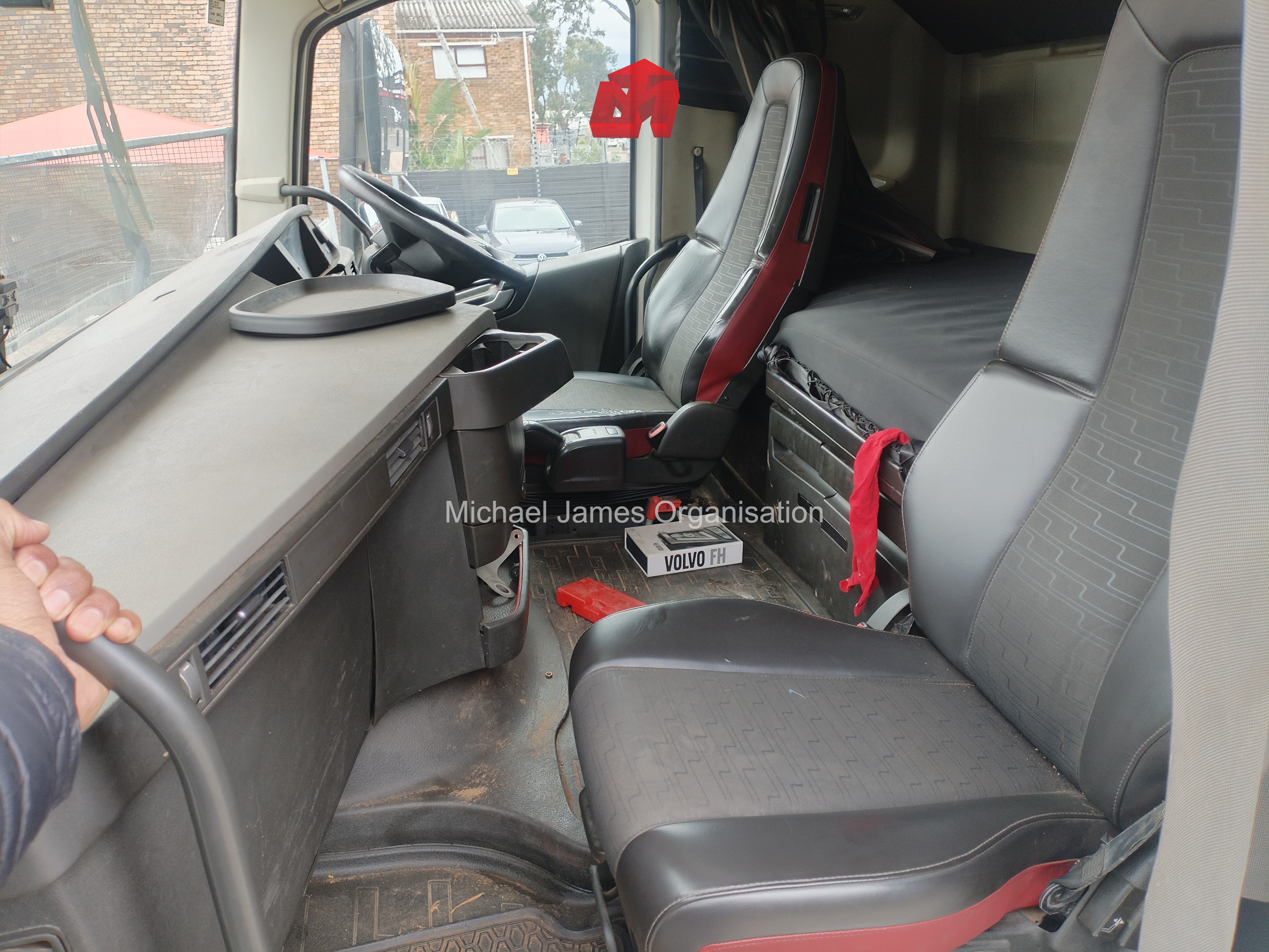 2018 VOLVO FH 440 DOUBLE AXLE TRUCK thumbnail 8