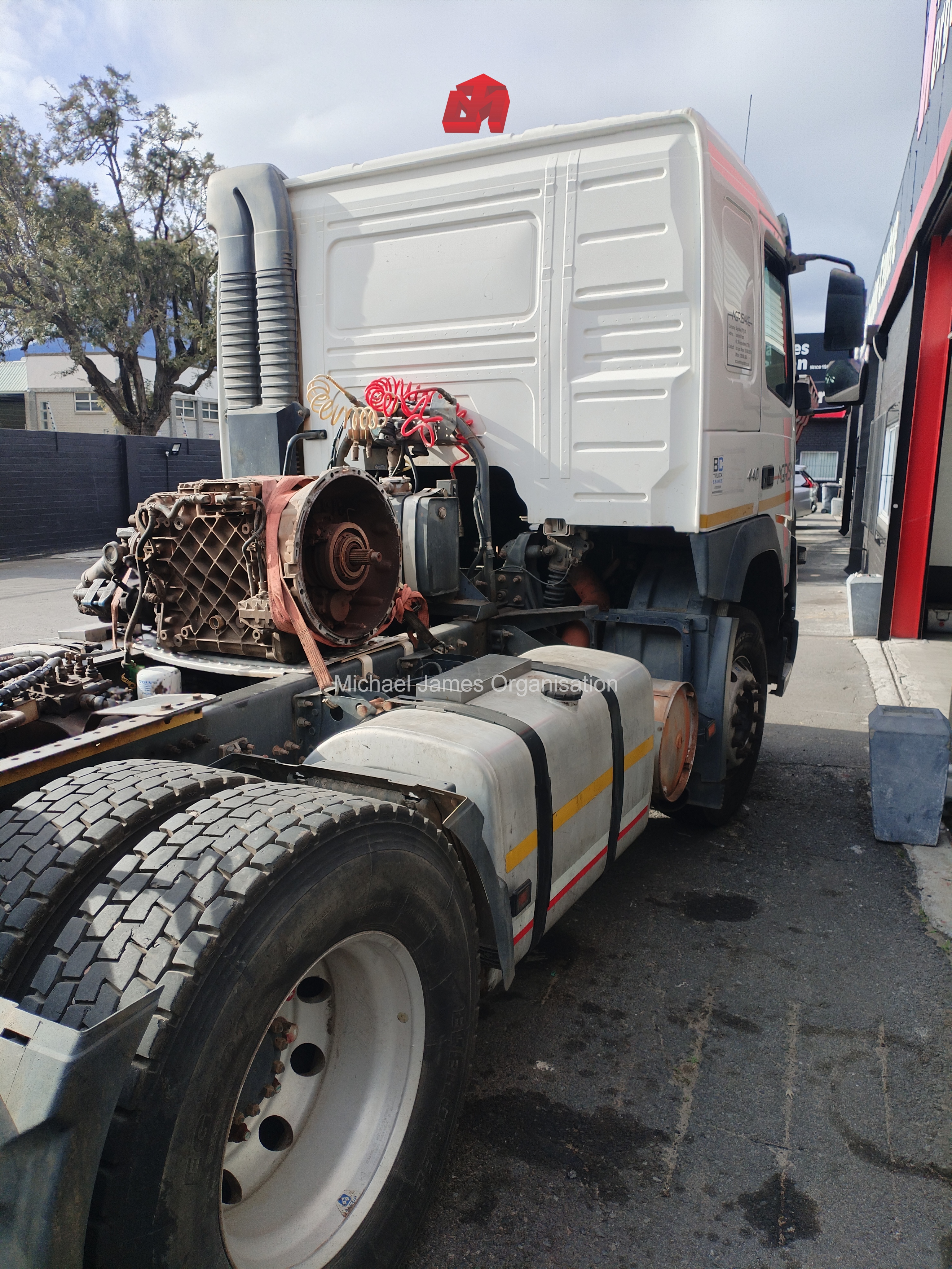 2019 VOLVO 440 FMX DOUBLE AXLE TRUCK (HORSE) - NON RUNNER thumbnail 4