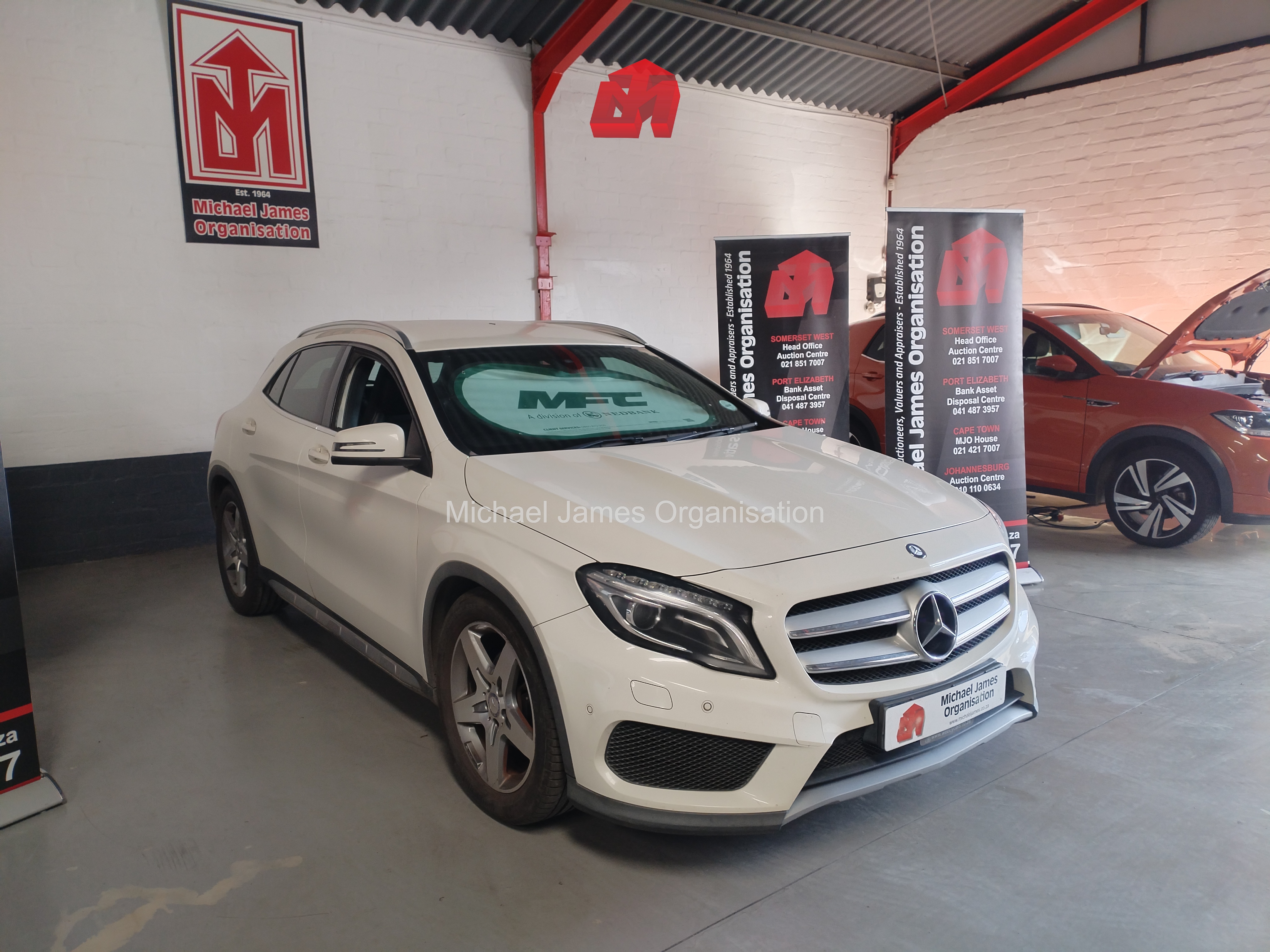 2016 MERCEDES-BENZ GLA 200 A/T thumbnail 3