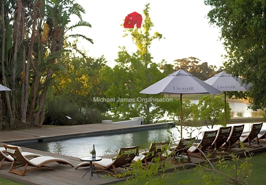 L'Avenir Stay and Dine thumbnail 2