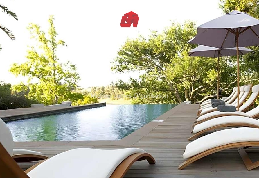 L'Avenir Stay and Dine thumbnail 6