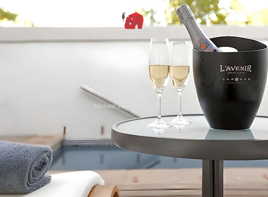 L'Avenir Stay and Dine thumbnail 9