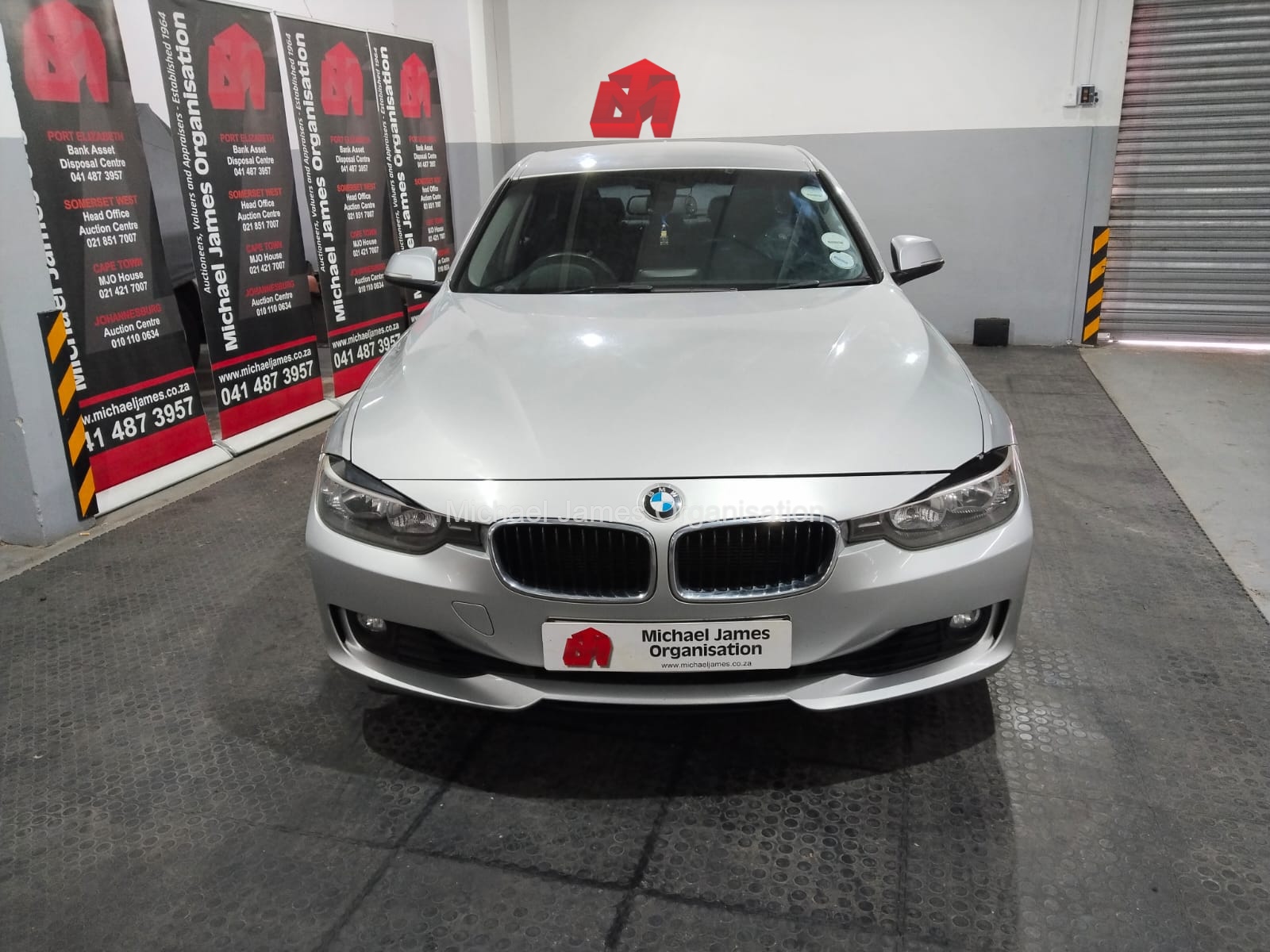 2013 BMW 320i A/T (F30) thumbnail 3