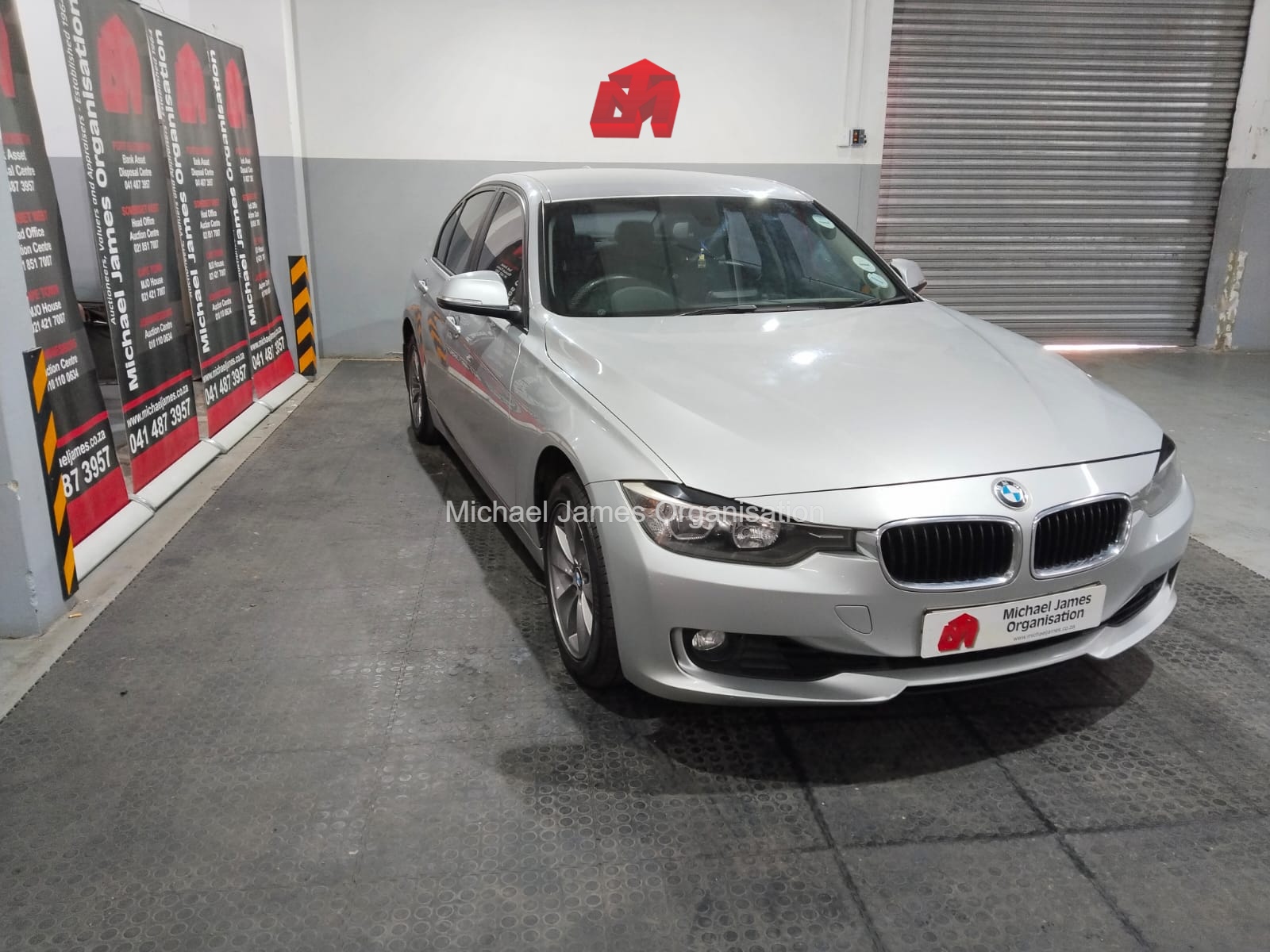 2013 BMW 320i A/T (F30) thumbnail 2