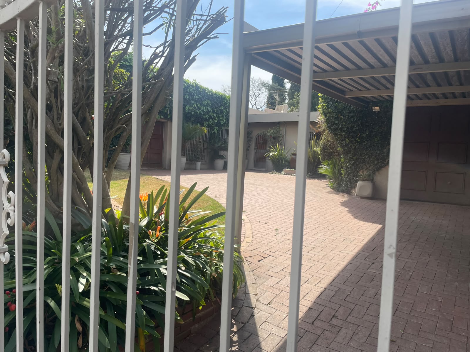Freehold Single Storey Residential Property thumbnail 3