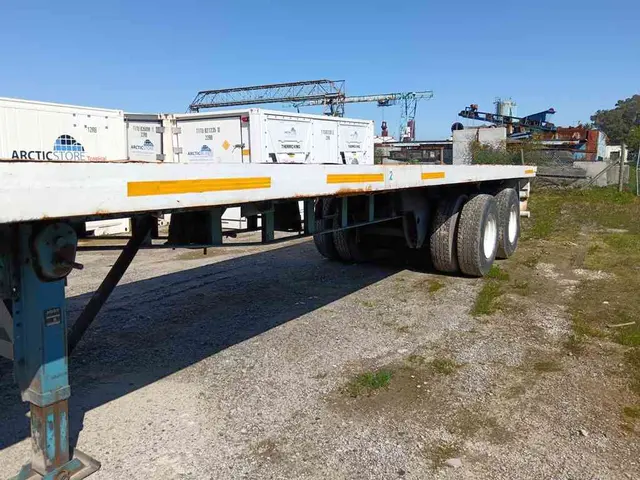 1986 PRESTO FLAT DECK DOUBLE AXLE