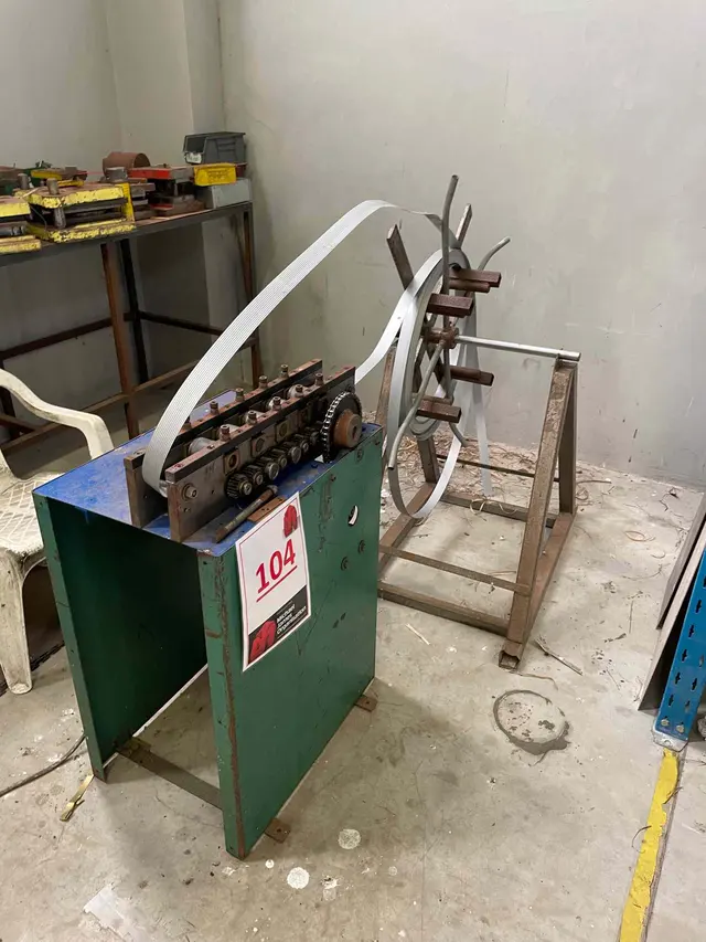 PRESS WITH DECOILER