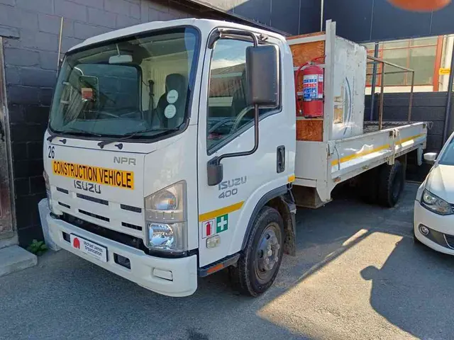 2020 ISUZU NPR 400 AMT F/C C/C
