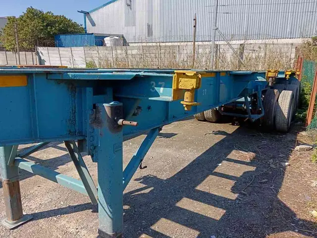 2005 SA TRUCK BODIES TRI-AXLE