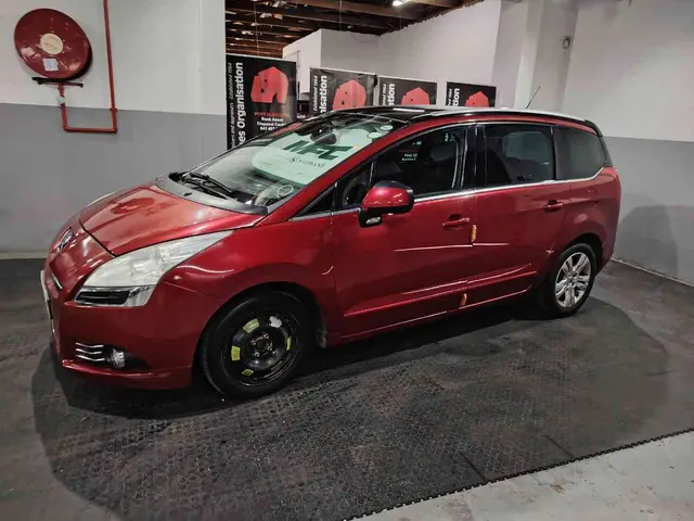 2012 PEUGEOT 5008 1.6 THP ACTIVE